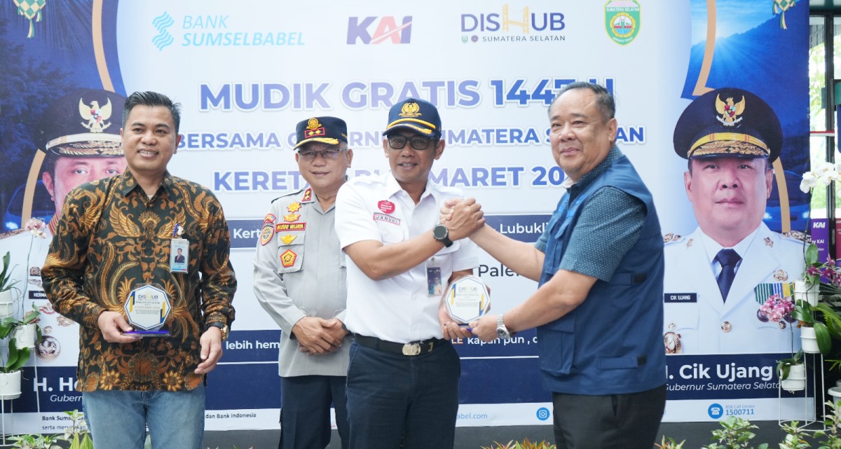 Sinergi KAI, Pemprov Sumsel, dan Bank Sumsel Babel Berangkatkan Ribuan Pemudik Gratis dari Kertapati