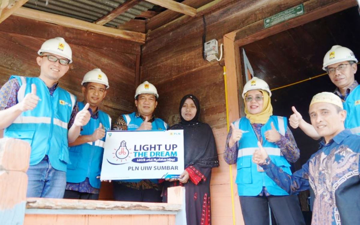 5 Tahun Program Light Up The Dream Donasi Pegawai PLN Nyalakan 29.109 Listrik Gratis  Keluarga Prasejahtera