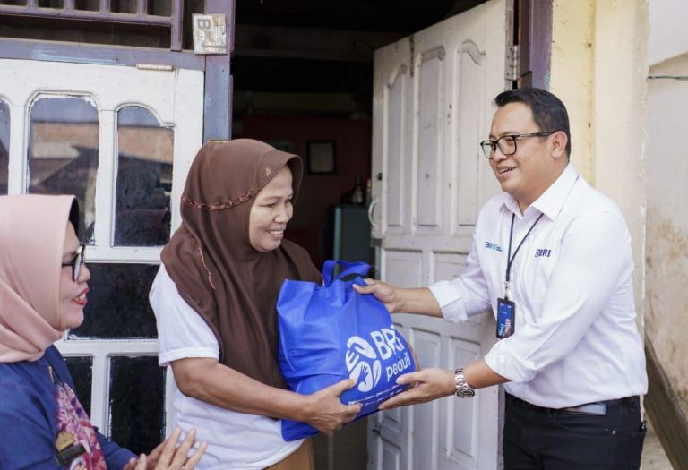 BRI Maksimalkan Pelayanan Libur Lebaran, Berbagi Kebahagiaan di Palembang 
