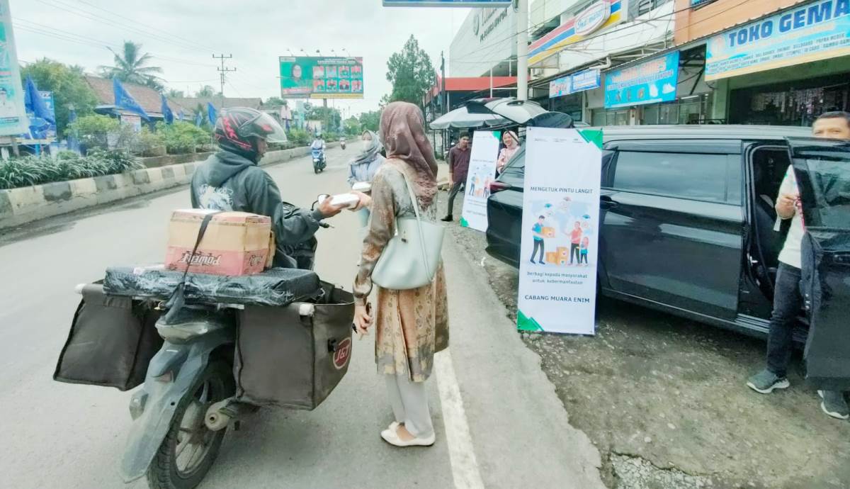 Pegadaian Kanwil III Sumbagsel Bagi Makanan Siap Saji Tiap Jumat di 32 Cabang