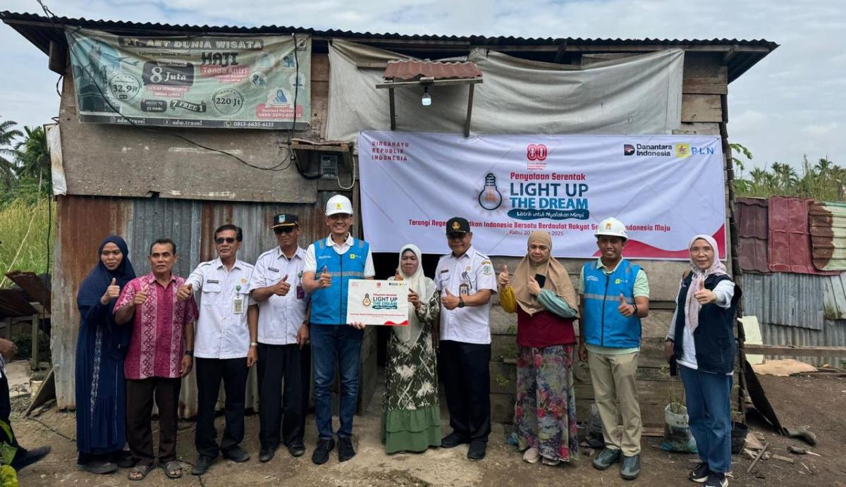 PLN UID S2JB Hadirkan Cahaya Baru Lewat Program Light Up The Dream pada Bulan Kemerdekaan