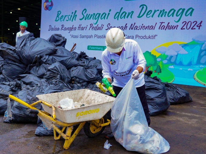 Peringati HPSN 2024, Pusri Berhasil Kumpulkan 2,22 Ton Sampah di Dermaga dan Area Sungai Musi