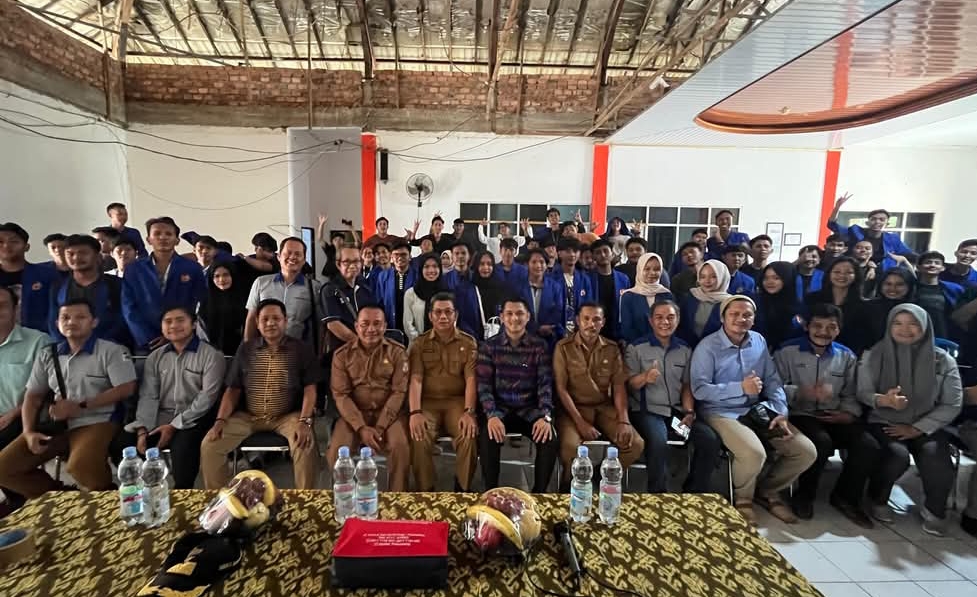 Camat Tanjung Lago Lepas Mahasiswa KKN Tematik UBD 