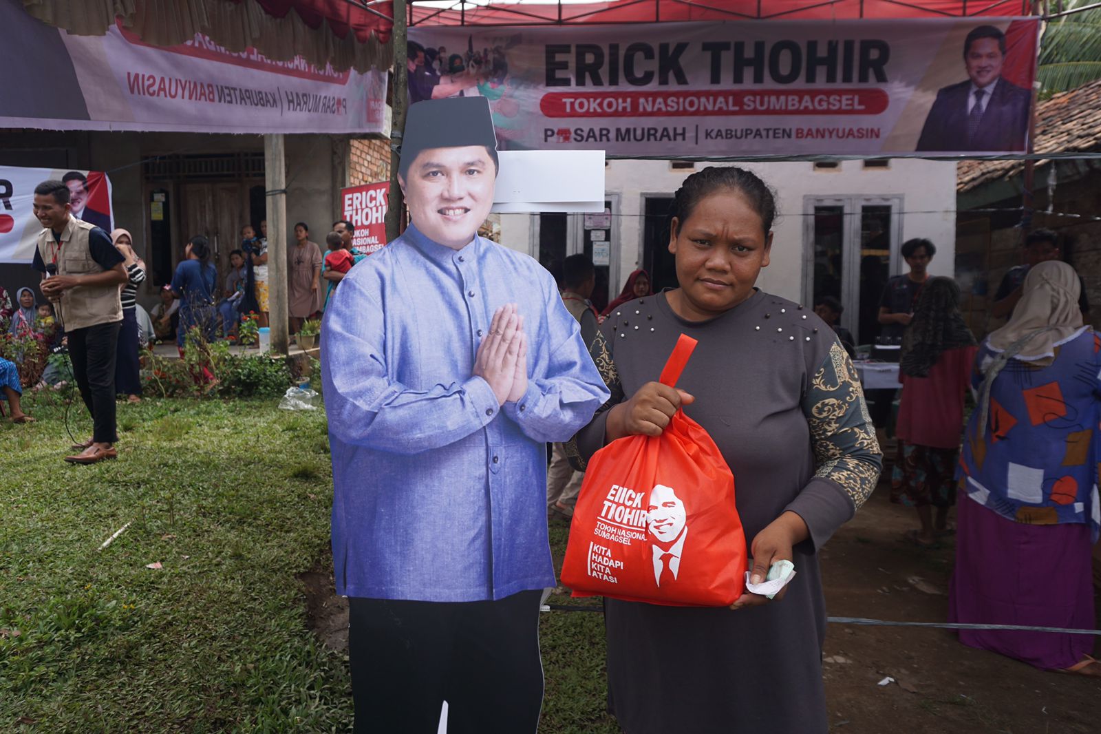 Emak-emak Di Banyuasin Gembira Sambut Pasar Murah Erick Thohir: Bantu Ringankan Biaya Keluarga   