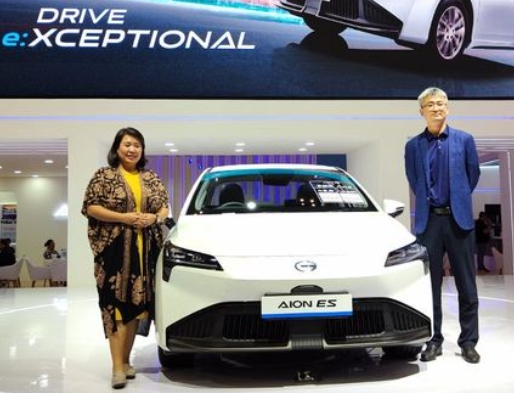 GIIAS 2024, Ini Dia Sedan Listrik, Tampilan Futuristik, Jarak Tempuhnya Asyik, Harga Mobilnya Bikin Melirik 