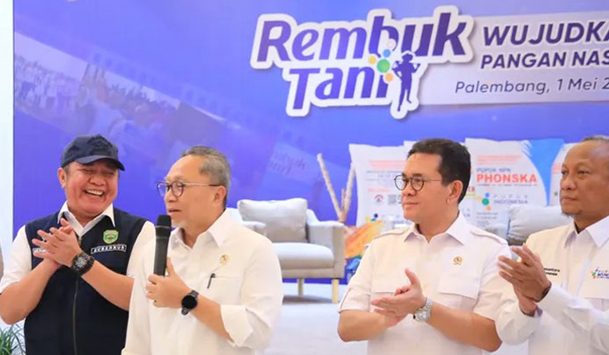 Menko Zulhas Pastikan Ketersediaan Pupuk Subsidi di Sumsel Aman 