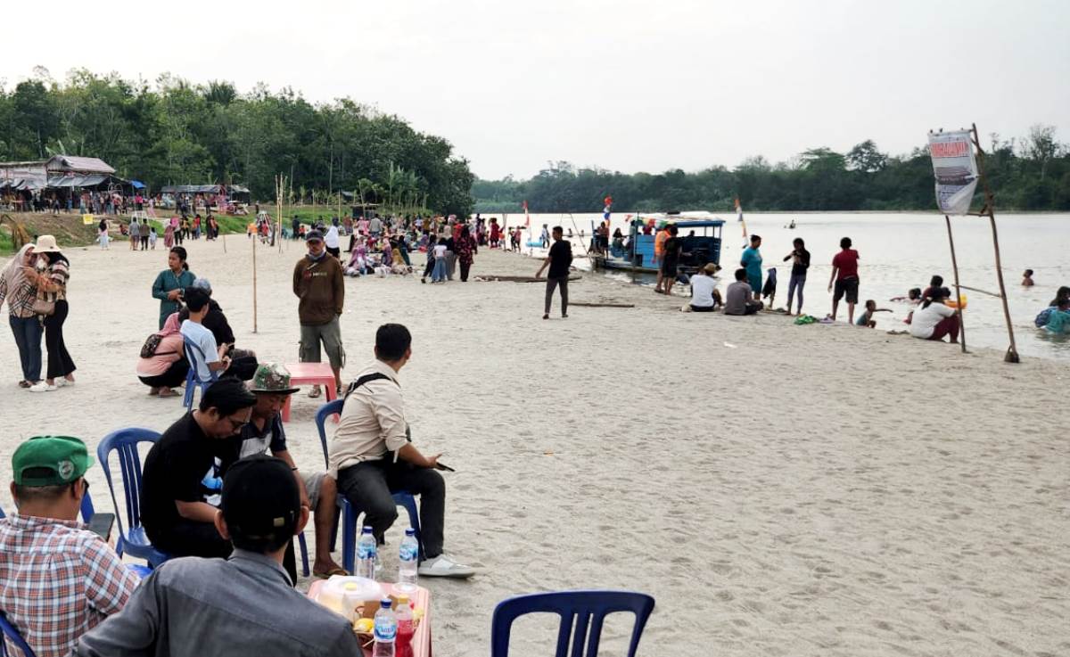 Viral Pantai Dermaga Rasuan, Saat Weekend Sehari 2.000 Pengunjung, Bikin Happy Pedagang