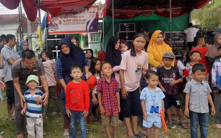 Caleg DPR RI Renny Astuti Bantu Kegiatan 17an Warga Talang Kelapa Palembang