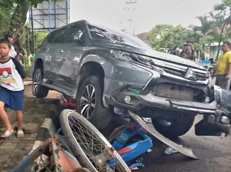 Diseruduk Pajero, Pedagang Gorengan Tewas Ditempat