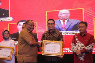 Sekda Sumsel Raih Penghargaan Leading Change dan Influence  