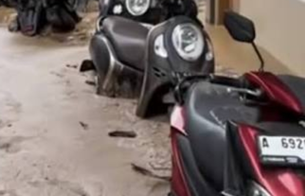 Banjir dan Longsor di Sumatera, AHM Beri Bantuan Buka Posko Layanan Servis Gratis Motor Honda