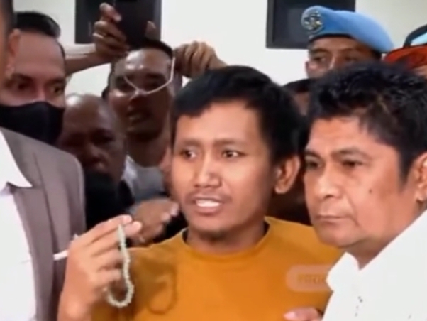 Pegi Setiawan Resmi Bebas dari Tahanan Polda Jabar, Lebih Kurus, Pegang Tasbih dan Teriak Allahu Akbar 