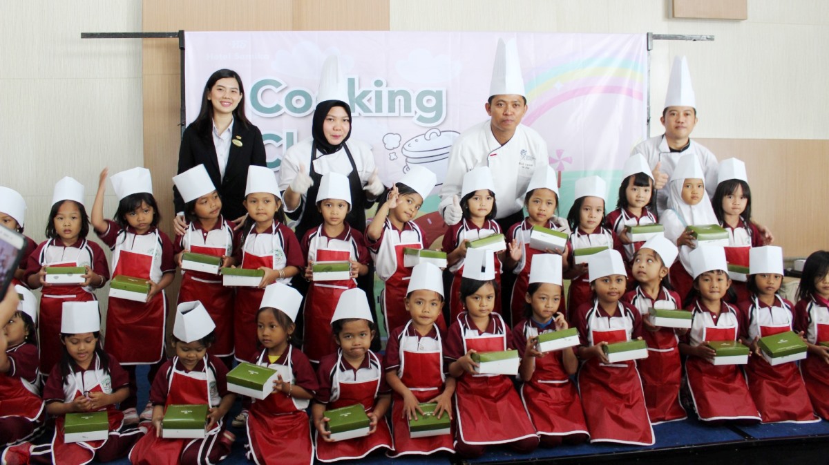 Santika Ajak Asah Kemampuan Anak dengan Kreasi Hias Mini Tumpeng