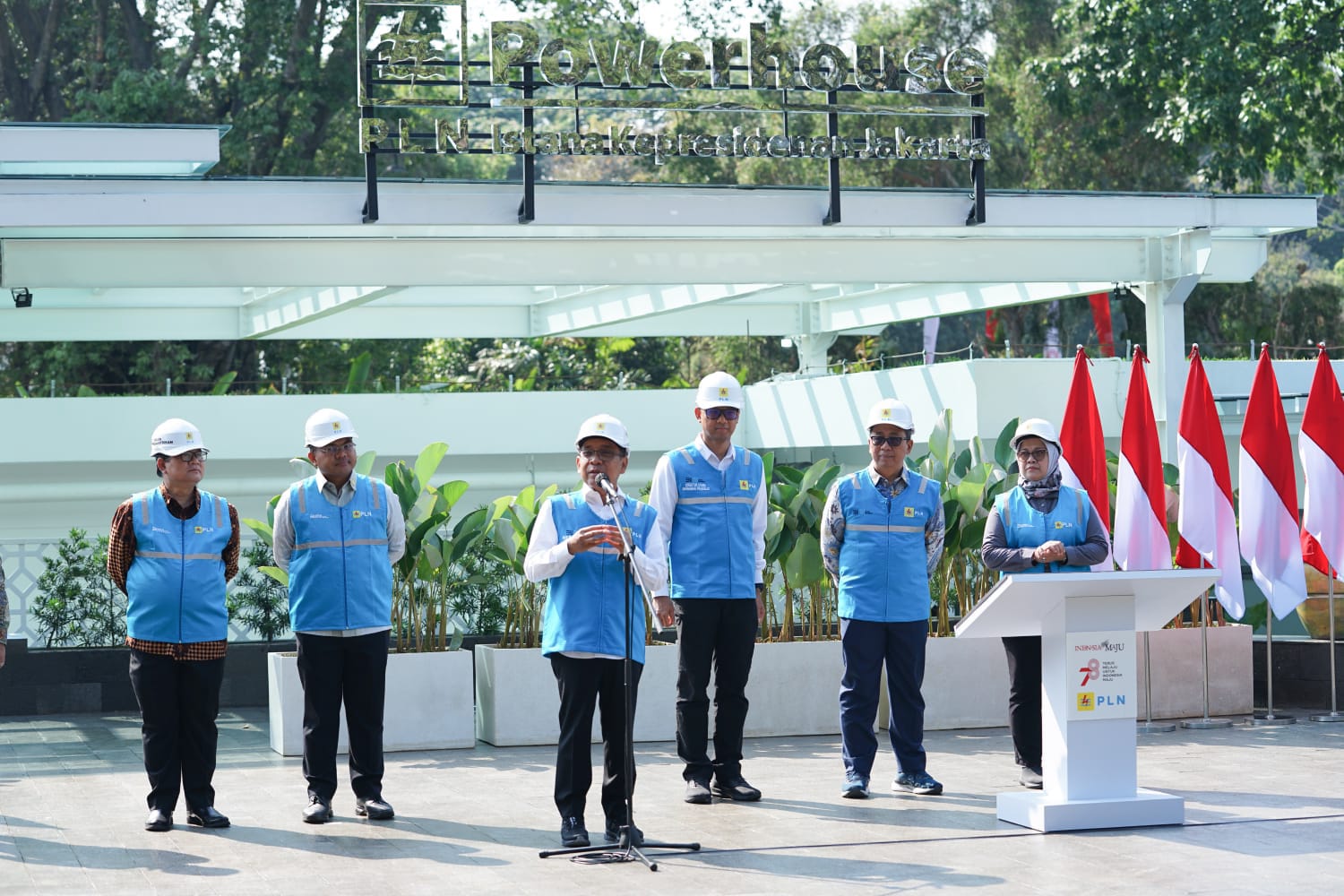 Mensesneg Resmikan Revitalisasi Kelistrikan PLN di Istana Kepresidenan Jakarta 