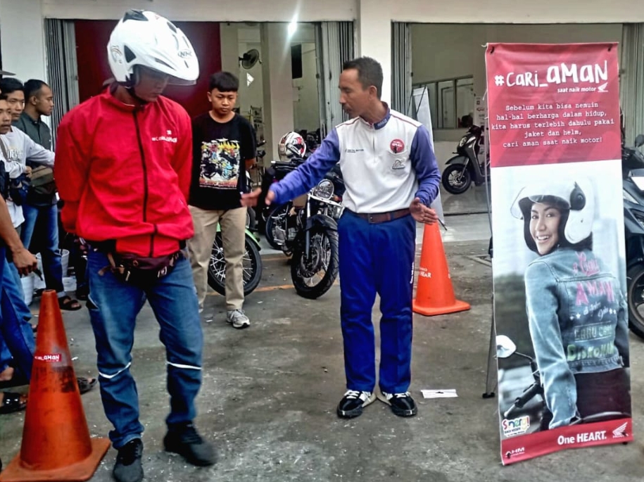 Astra Motor Sumsel Edukasi Safety Riding di Kantor Camat Ilir Timur I Palembang dan Biker SEMOT Lahat