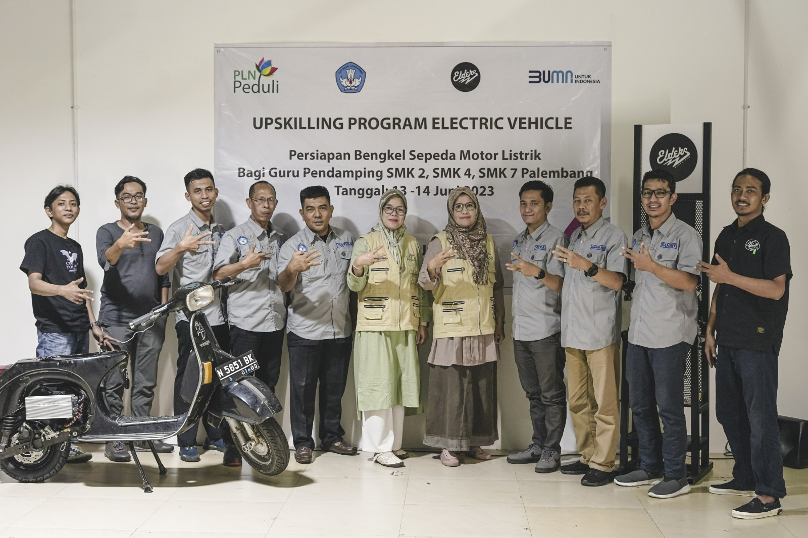 PLN UID S2JB Beri Bantuan Pelatihan Konversi Motor Bahan Bakar Minyak ke Motor Listrik bagi Pelajar SMK