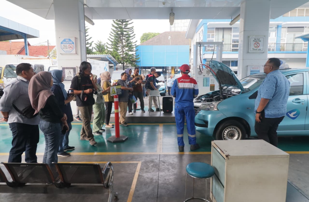 PGN Ajak Jurnalis Naik Taksi BBG dalam Roadshow AJP 2025 Teritori Jatimbalinus