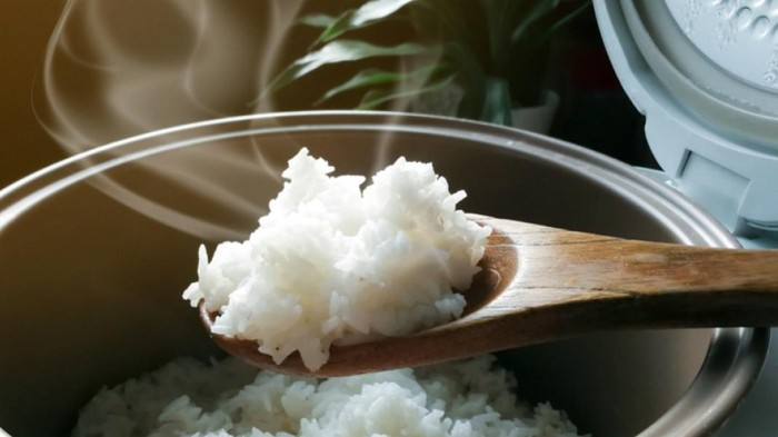 Bukan Makan Nasi yang Bikin Gagal Diet, Tapi Kebiasaan Ini