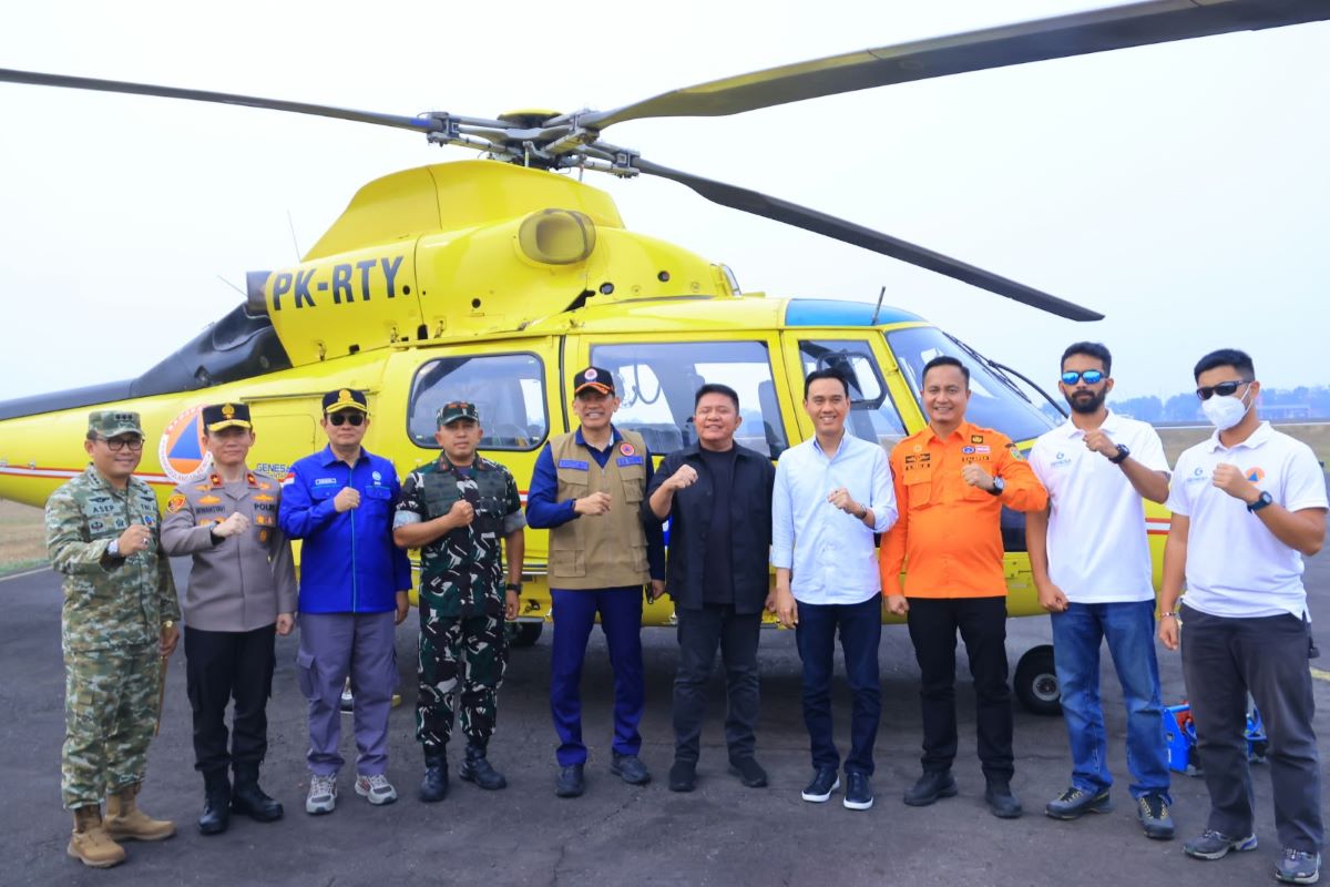 Jarak Pandang Membaik, Herman Deru dan Kepala BNPB Lanjutkan Teknologi Dry Ice Atasi Kabut Asap di Sumsel