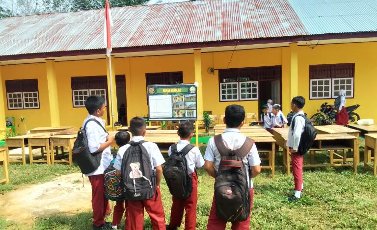 Gembira, Berkat TNI Sekolah Jadi Bagus dan Bersih Kembali