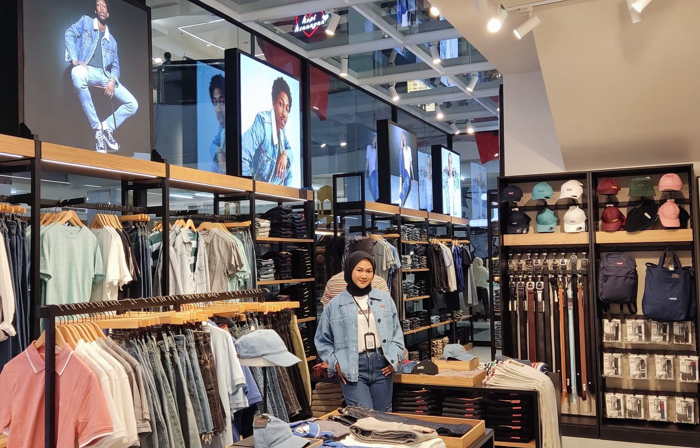 Levi's NexGen Store Hadir Lebih Trendy dan Instagenik di Palembang Indah Mall