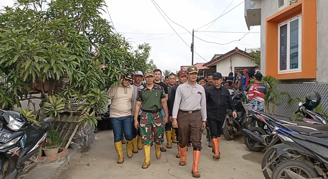 Wako,  Sekda, Dandim    Gotong Royong di Komplek BSD
