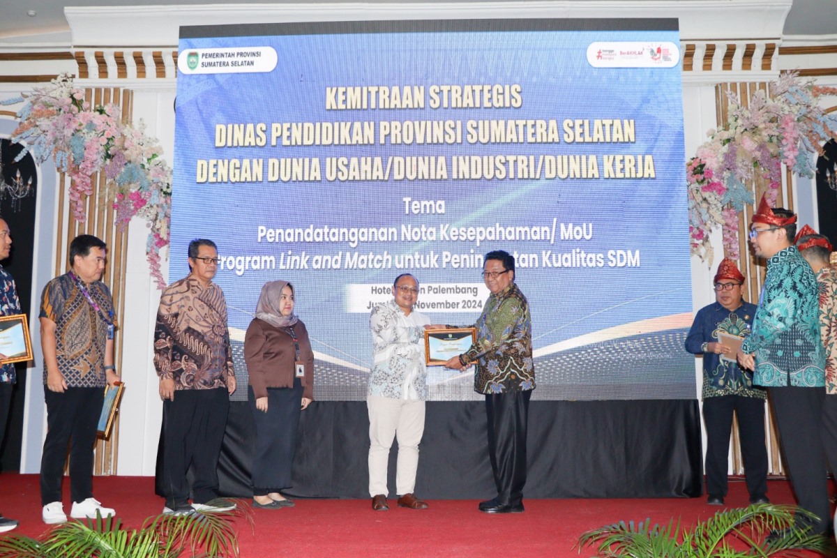 Program Electric Vehicle Support PLN UID S2JB Raih Penghargaan dari Dinas Pendidikan Provinsi Sumsel