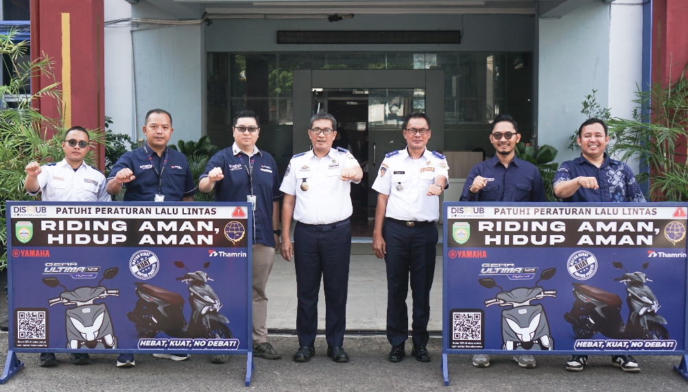 Yamaha Thamrin Serahkan 18 Unit Road Barrier kepada Dinas Perhubungan Sumatera Selatan