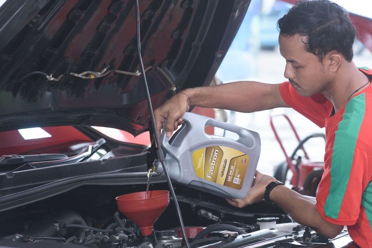 Ketahui Tanda Wajib Ganti Oli Mesin Mobil Sebelum Arus Balik Lebaran