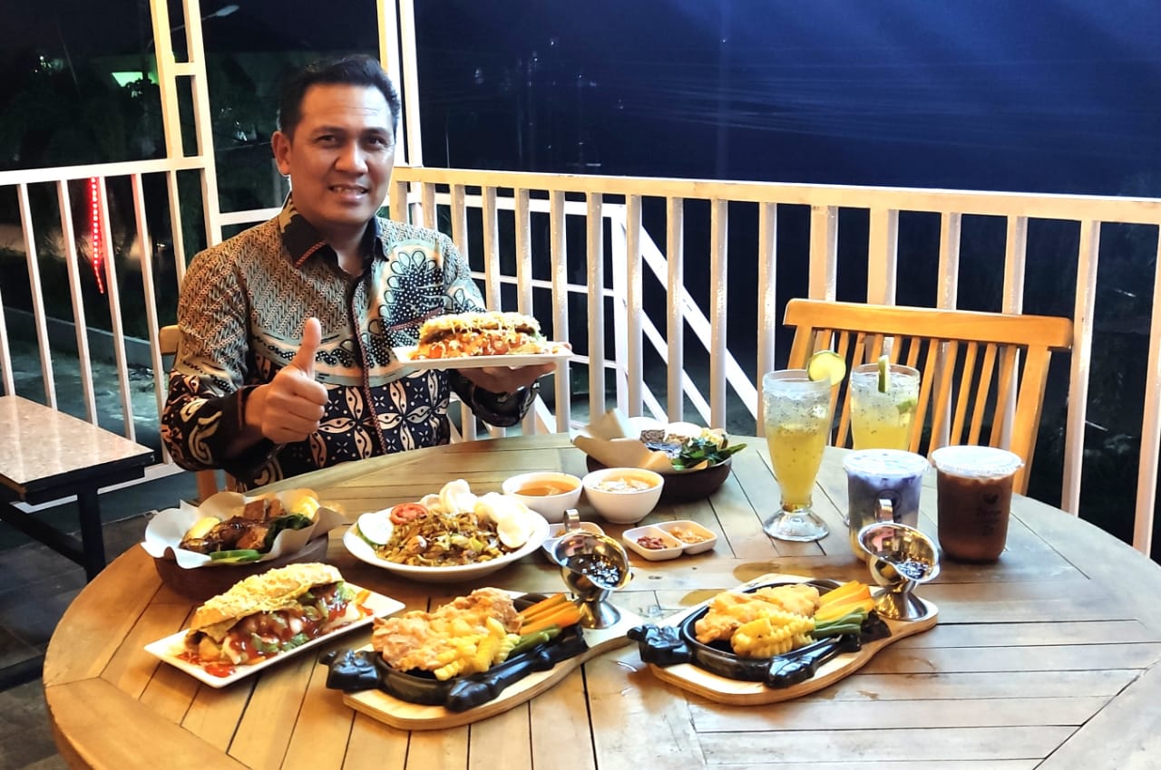 Fii Mart Coffee & Resto, Enak dan Murah, Roti Grill Paling Favorit