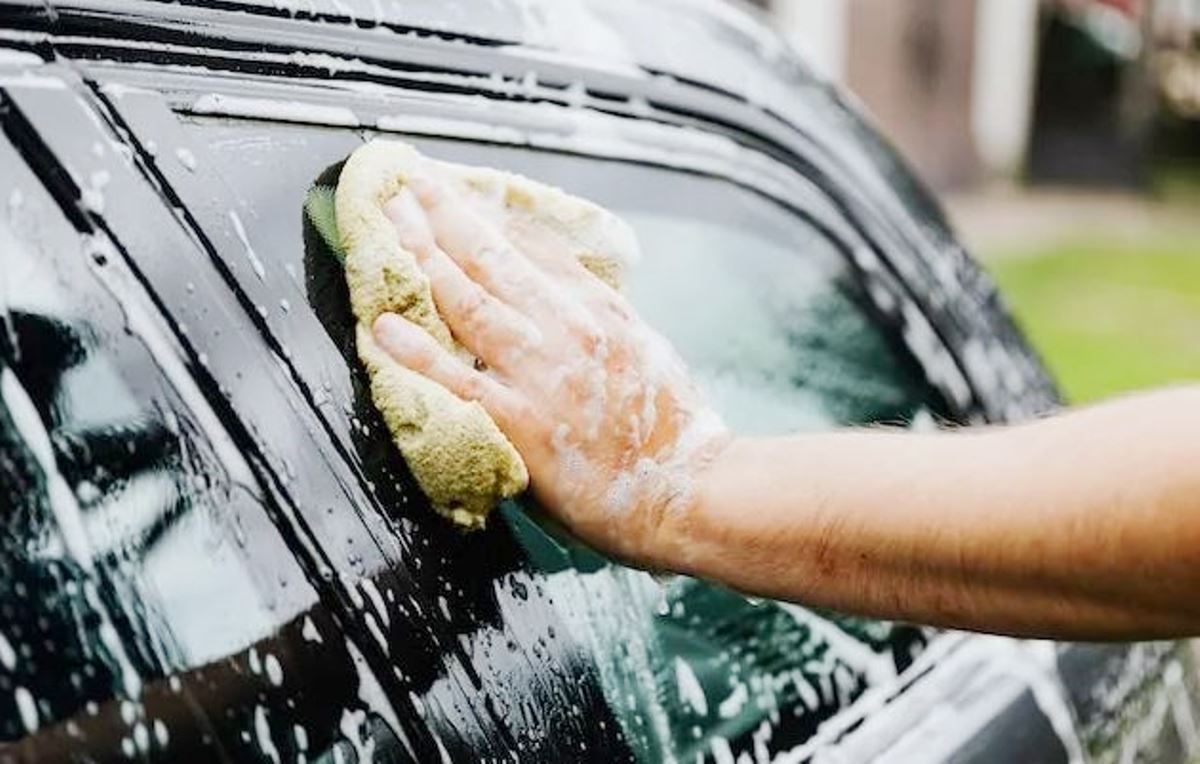 Ada Delapan Kesalahan Cuci Mobil yang Dianggap Sepele, Nomor Satu Bikin Emak-emak Bisa Marah