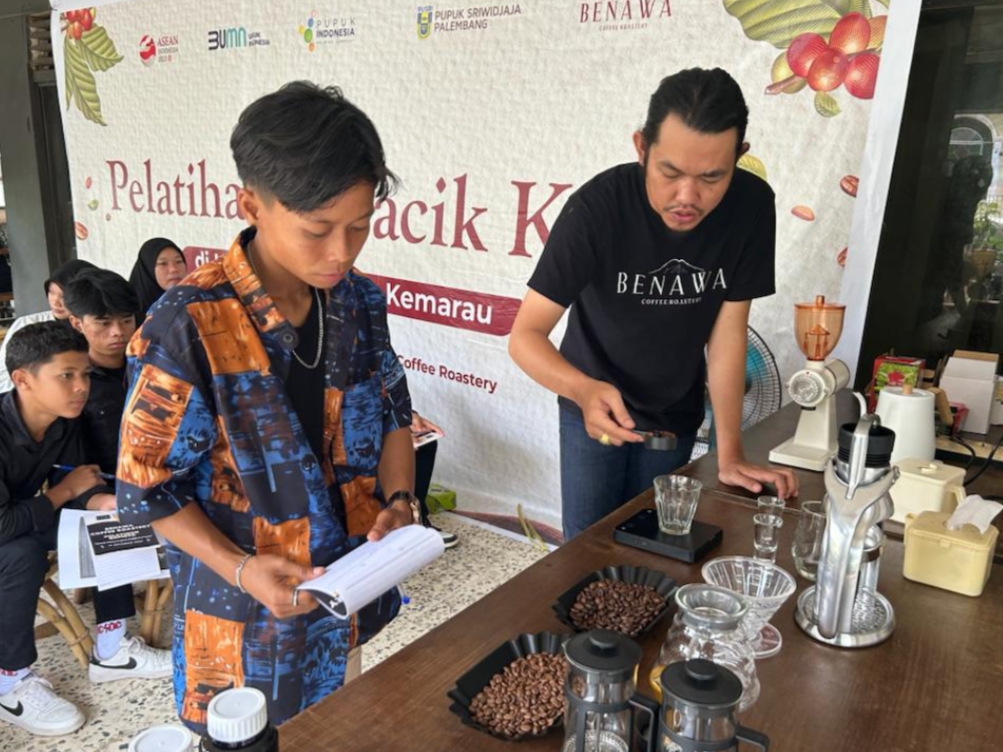 Pusri Gelar Pelatihan Meracik Kopi Bagi Masyarakat Pulau Kemarau