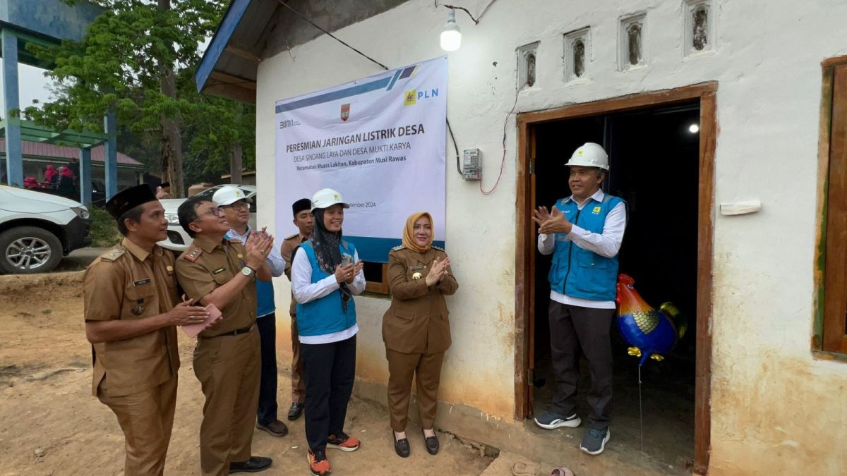 PLN bersama Pemkab Musi Rawas Resmikan Jaringan Listrik di Desa Sindang Laya dan Desa Mukti Karya