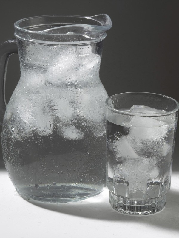 Minum Air Dingin Terlalu Sering Bisa Bikin Gemuk, Apakah Ini Mitos atau Fakta?