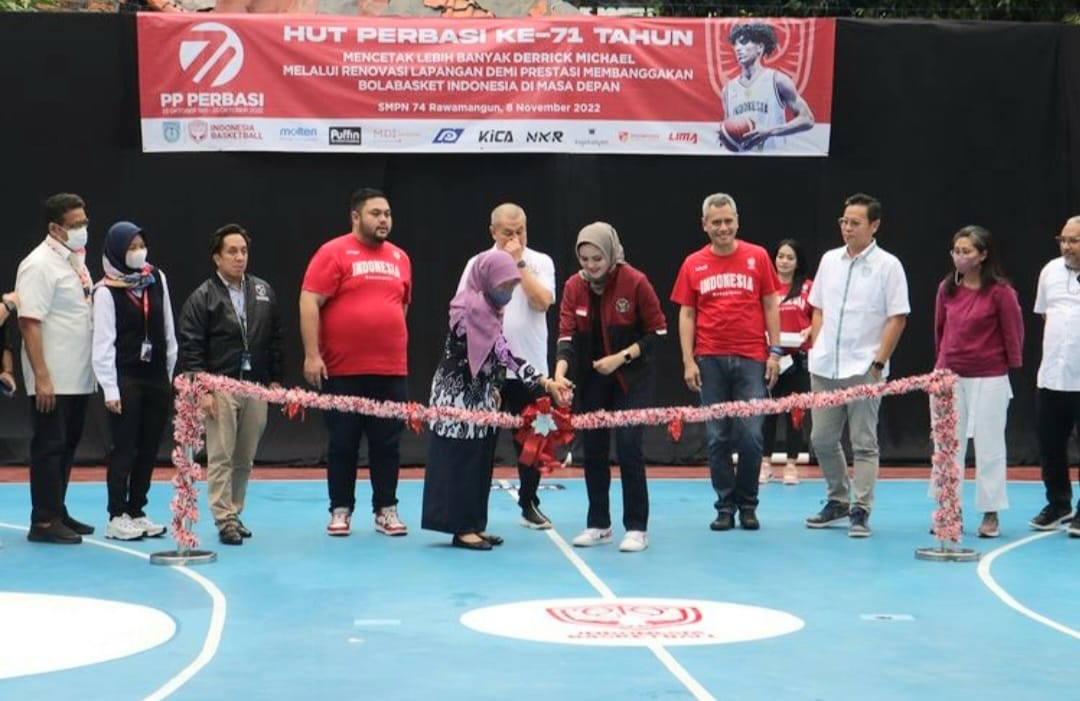 HUT PERBASI, Lapangan Basket Sekolah Derrick Michael Direnovasi  