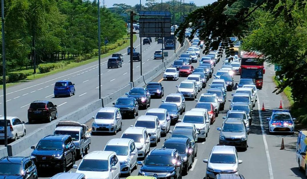 Awas Macet, Kemenhub Prediksi Bakal Ada Lebih dari 30 Juta Orang Mudik dengan Mobil Pribadi pada Lebaran 2025 