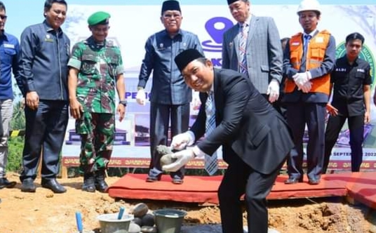 Popo Ali Martopo Letakan Batu Pertama Pembangunan Kantor Pengadilan Agama OKU Selatan