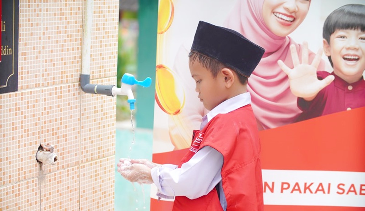 Kemenag RI dan Unilever Indonesia melalui Lifebuoy Kolaborasi Cetak Duta Santri di Ponpes SMB Palembang
