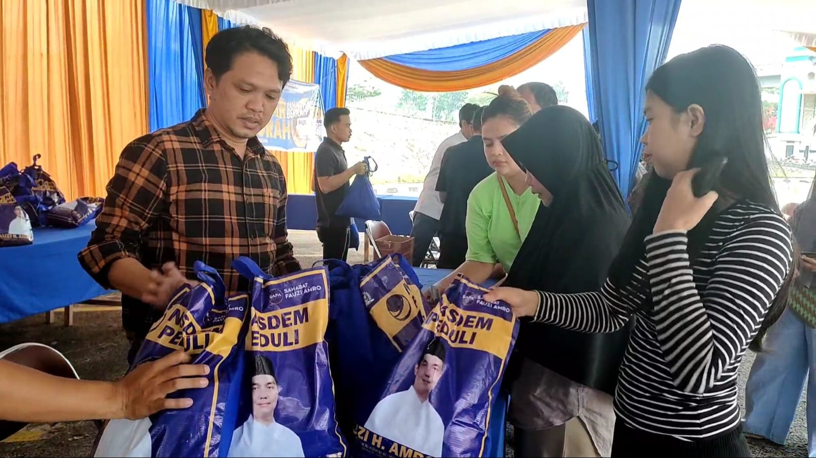 Fauzi Amro Jual Paket Sembako Murah, Tekan Inflasi Jelang Idul Fitri 2023