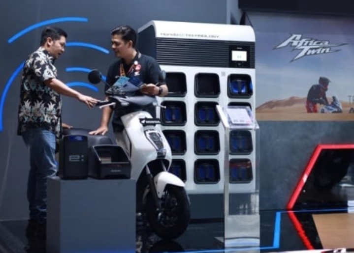 GIIAS 2024, Astra Honda Motor Pamerkan Bintang Utamanya Saat Ini, Sepeda Motor Listrik Canggih EM1 e: