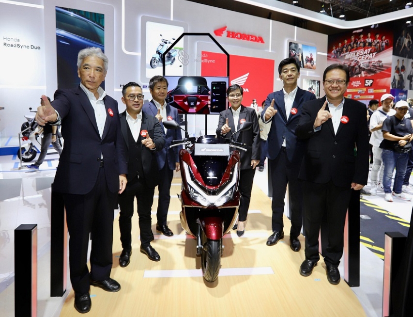 AHM Pamer Kecanggihan Honda PCX 160 RoadSync dan Motor Listrik Futuristik di IIMS 2025 hingga Besok