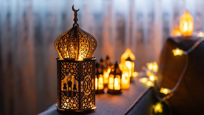 Keistimewaan dan Makna 10 Muharam dalam Islam, Ibu-ibu Pengajian Masjid  Jamik Karya Bakti Berikan Santunan