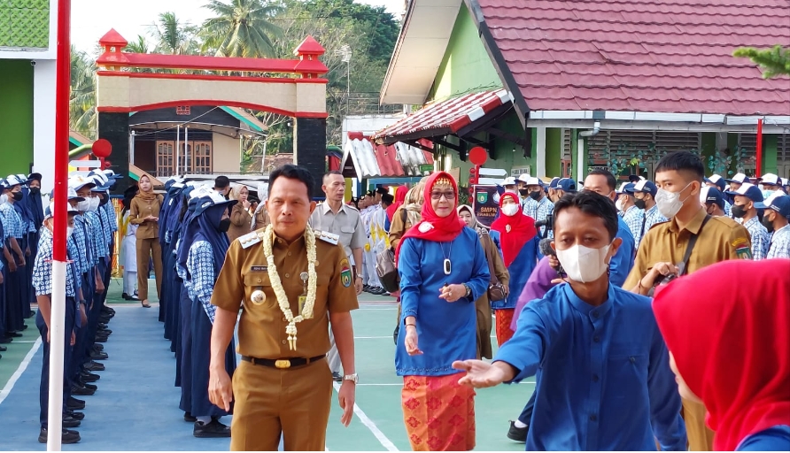 Pesan Haru Ridho Saat jadi Pembina Upacara di SMPN 1