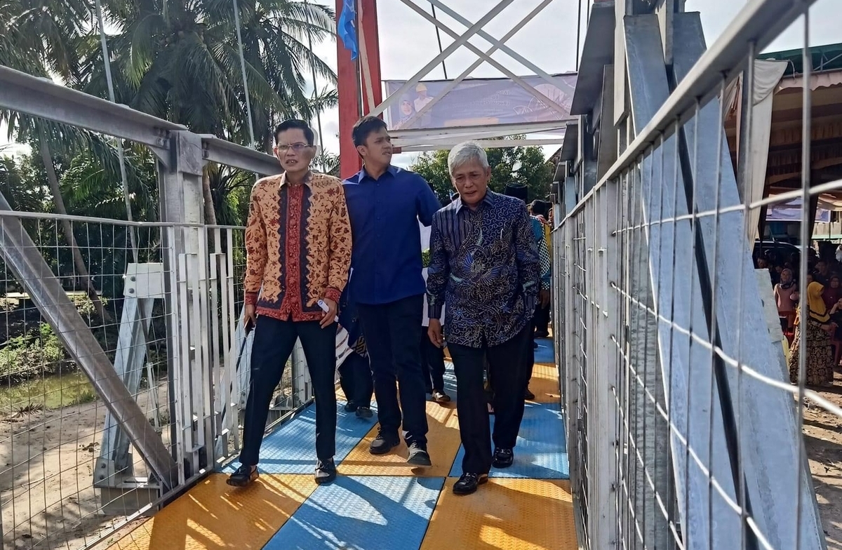 Jembatan Gantung Instagramable Topang Ekonomi dan Pariwisata Desa Sugih Waras