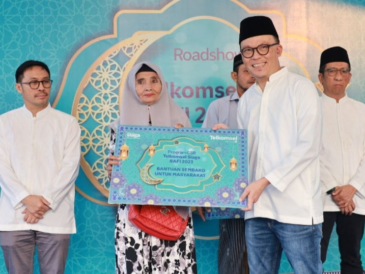 Telkomsel Serahkan CSR RAFI 2023 ke Ribuan Penerima Manfaat 