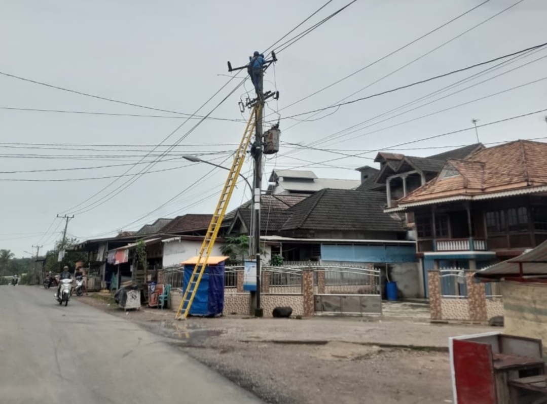 PLN ULP Kayu Agung Tingkatkan Keandalan Listrik di Tulung Selapan Lewat Uprating Penyulang Tenggiri
