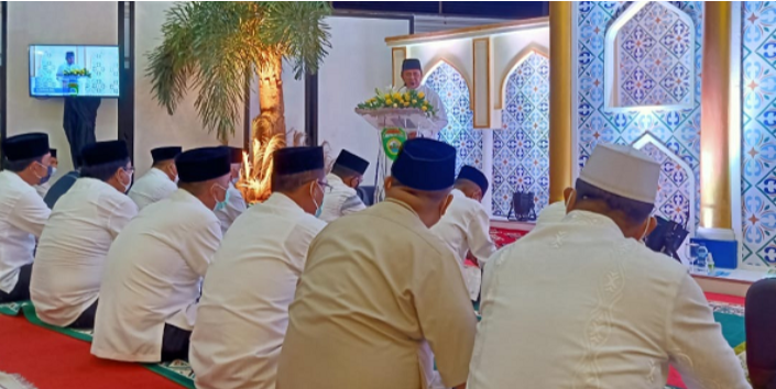  Herman Deru Gelar Sholat Tarawih Perdana di Griya Agung Palembang Usai Sumsel Bebas Covid-19 