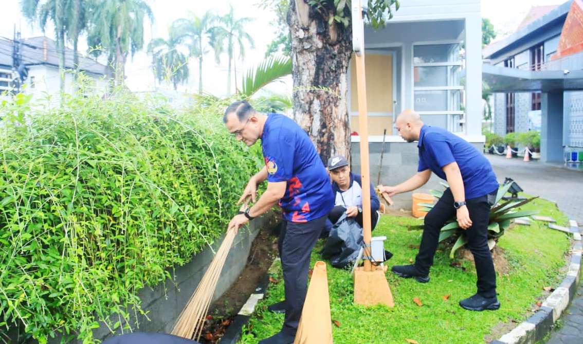 Sekda Sumsel Instruksikan OPD Gotong Royong Kebersihan Serentak di Kantor Masing-masing
