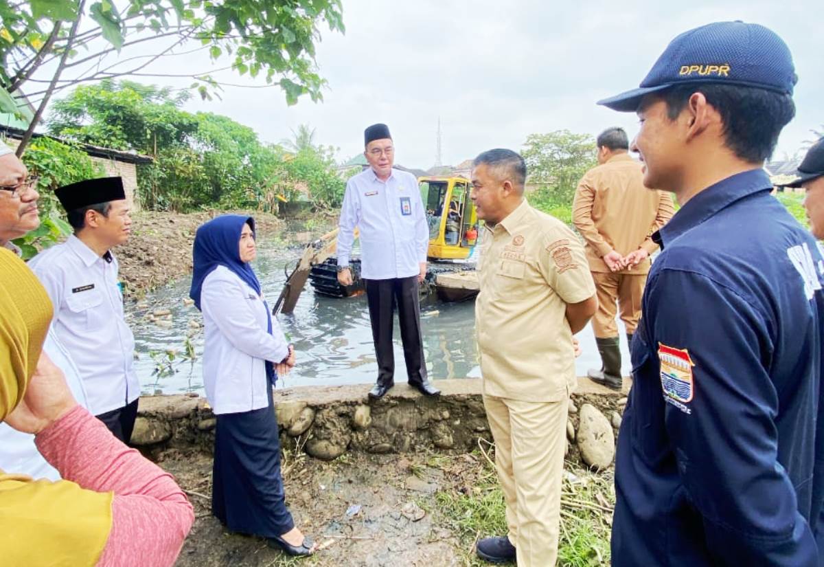 Tanggulangi Banjir, Sekda Palembang Aprizal Pantau Proses Normalisasi Kolam Retensi