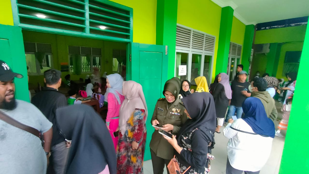 141 Orang Tua Siswa Baru MIN 1 Kota Palembang Ikut Sekolah Perdana 